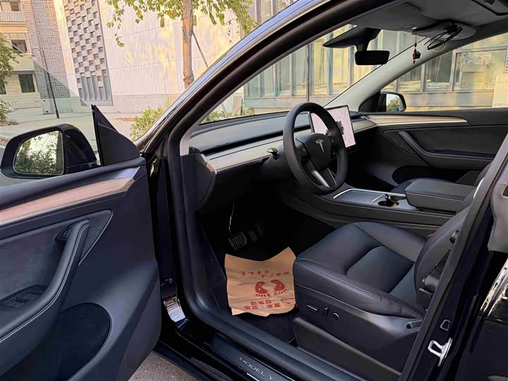 Фото 6 - Tesla Model Y