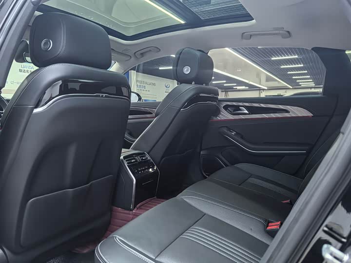Фото 9 - Hongqi H9