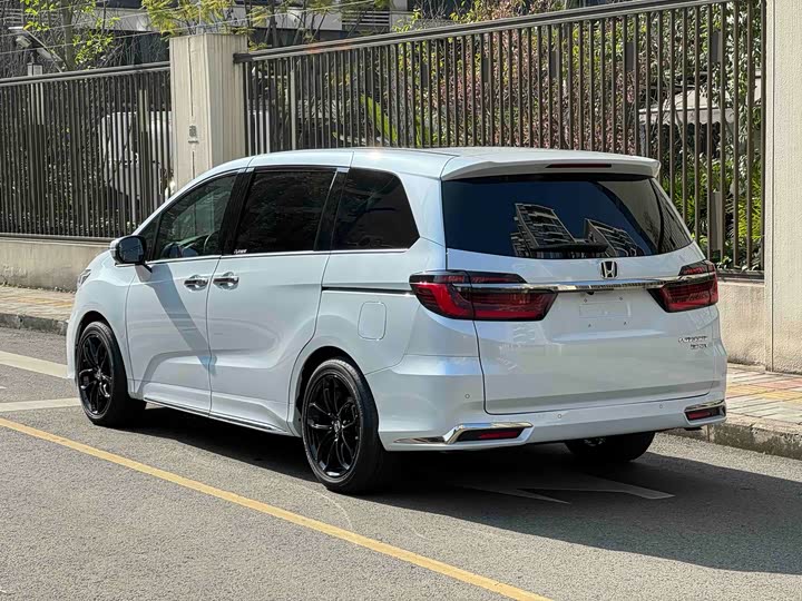 Фото 7 - Honda Odyssey