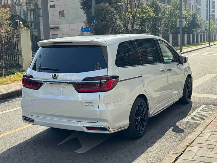 Фото 9 - Honda Odyssey