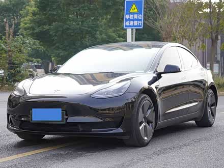 Фото 1 - Tesla Model 3