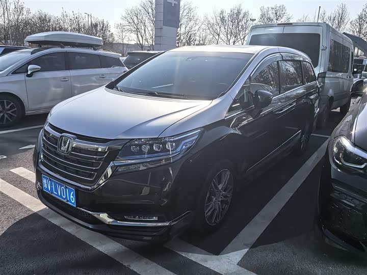 Фото 1 - Honda Elysion