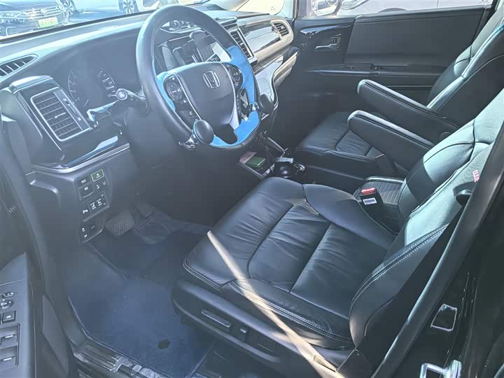 Фото 3 - Honda Elysion