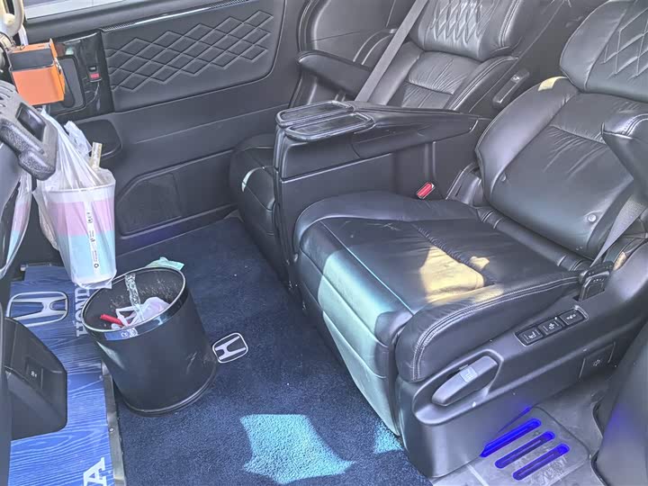 Фото 4 - Honda Elysion