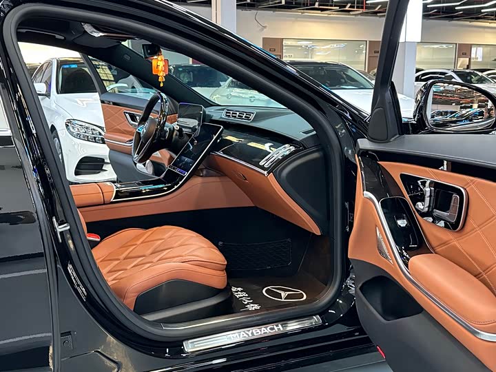 Фото 9 - Mercedes-Benz Maybach S-Class