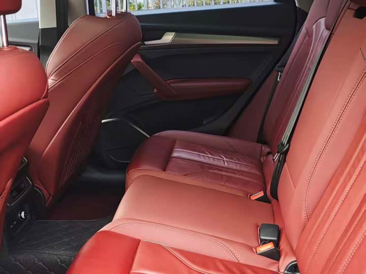 Фото 5 - Audi Q5L