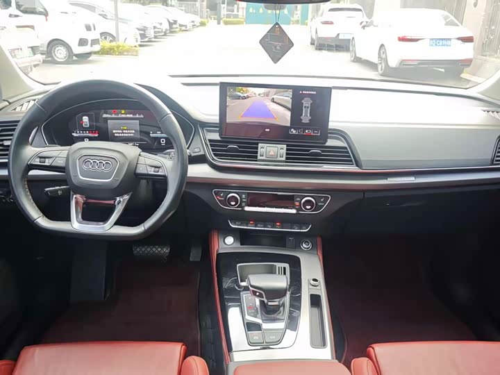 Фото 7 - Audi Q5L