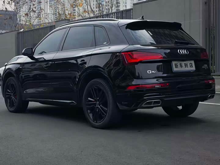Фото 8 - Audi Q5L