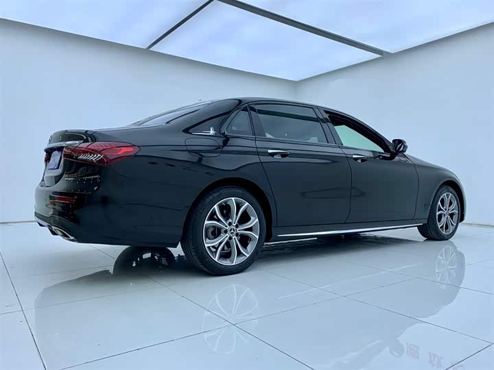 Фото 5 - Mercedes-Benz E-Class