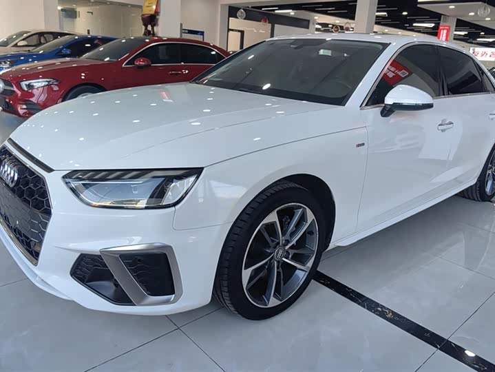 Фото 1 - Audi A4L