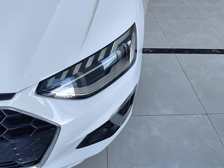 Фото 5 - Audi A4L