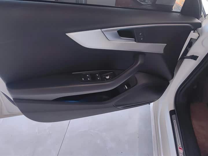 Фото 7 - Audi A4L