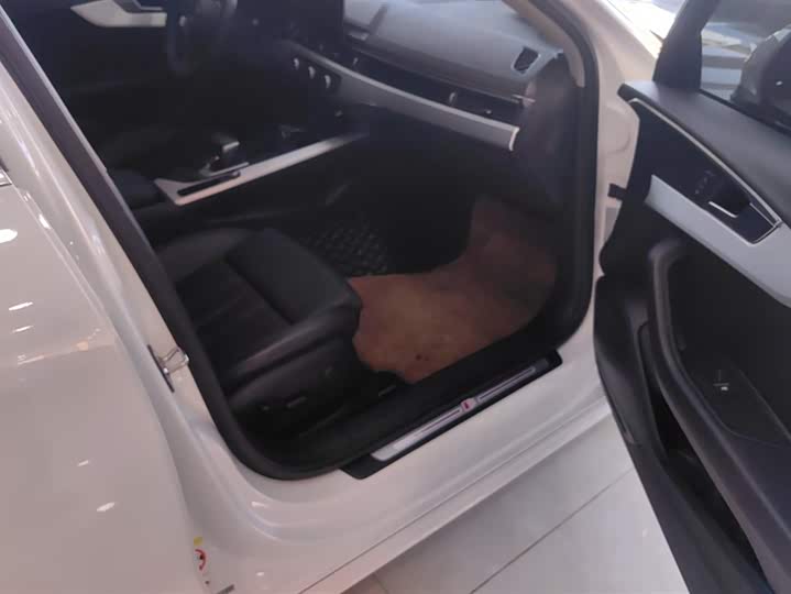 Фото 8 - Audi A4L