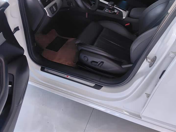 Фото 9 - Audi A4L