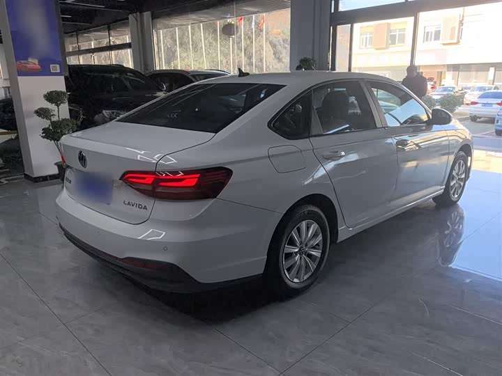 Фото 7 - Volkswagen Lavida