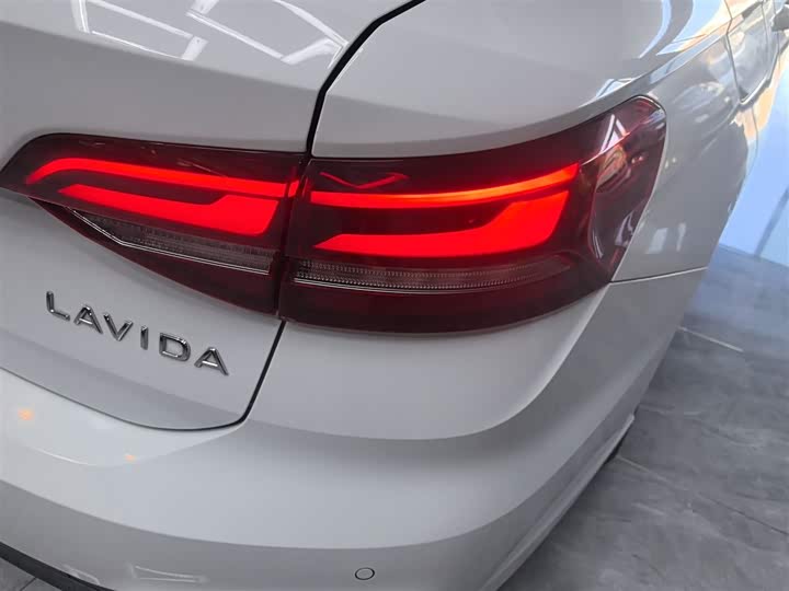 Фото 8 - Volkswagen Lavida