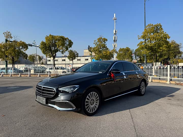 Фото 1 - Mercedes-Benz E-Class