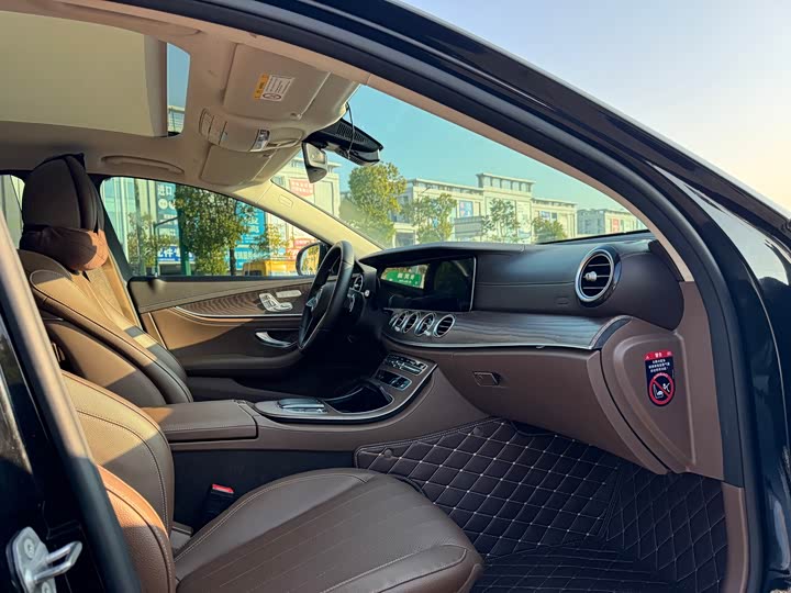 Фото 6 - Mercedes-Benz E-Class