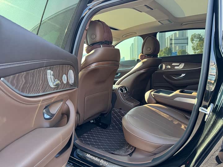 Фото 7 - Mercedes-Benz E-Class