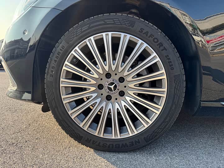 Фото 9 - Mercedes-Benz E-Class