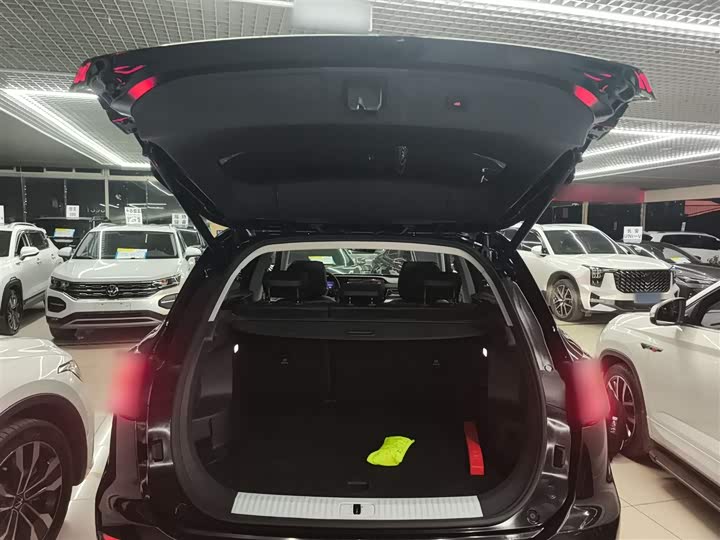 Фото 9 - Hongqi HS5