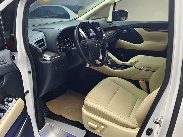 Фото 4 - Toyota Alphard