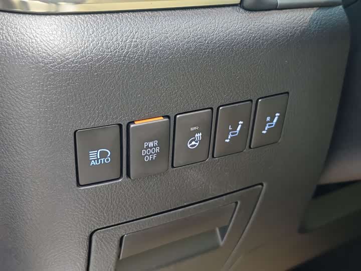 Фото 9 - Toyota Alphard