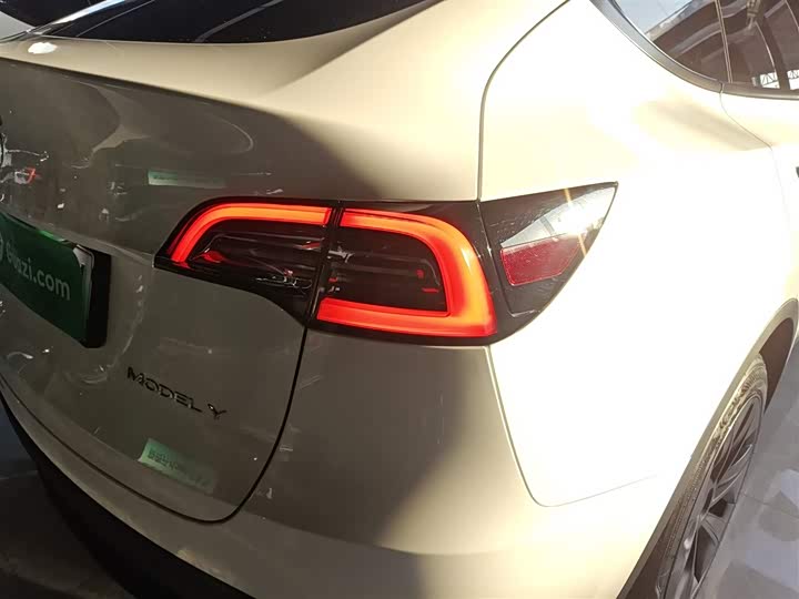 Фото 8 - Tesla Model Y