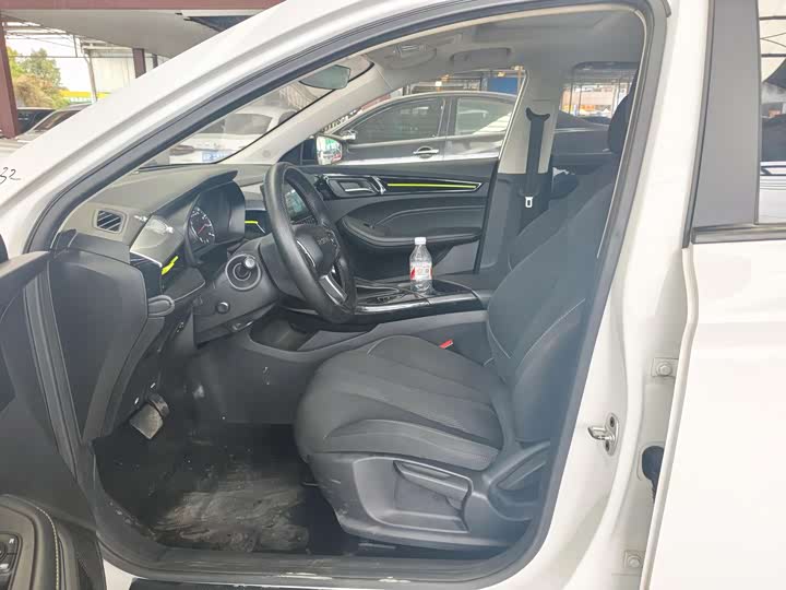 Фото 7 - Roewe i5