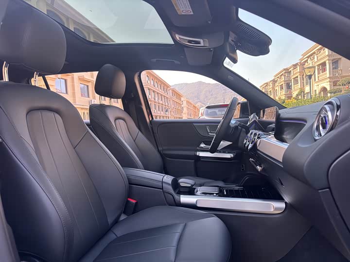 Фото 8 - Mercedes-Benz GLB-Class