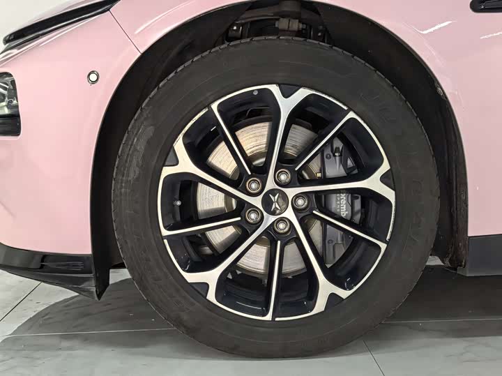 Фото 8 - XPeng P7