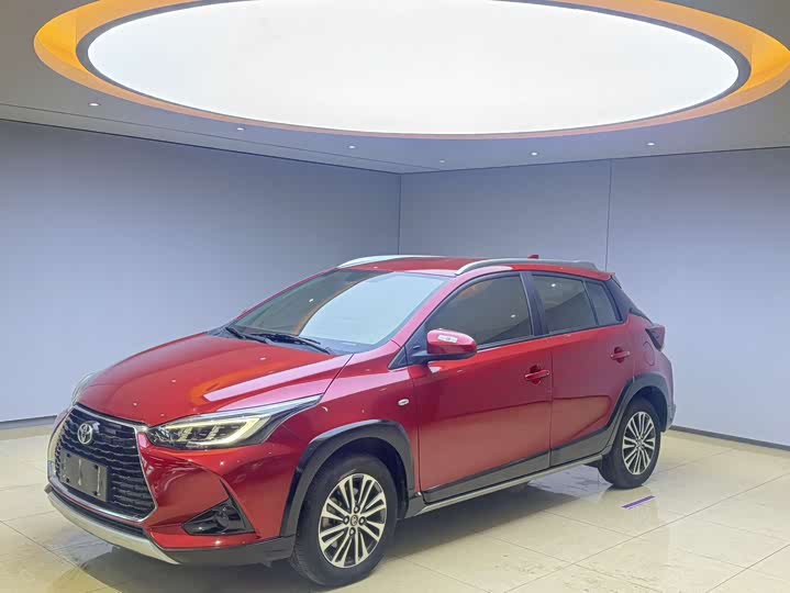 Фото 1 - Toyota Yaris L Hatchback