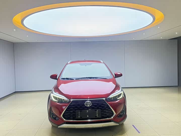 Фото 2 - Toyota Yaris L Hatchback