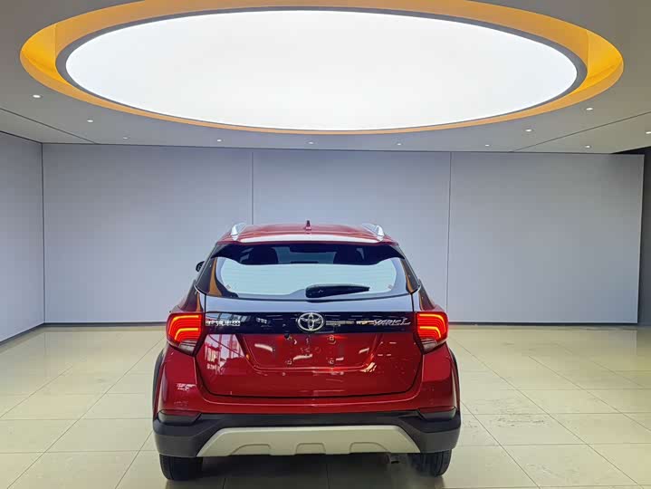 Фото 5 - Toyota Yaris L Hatchback