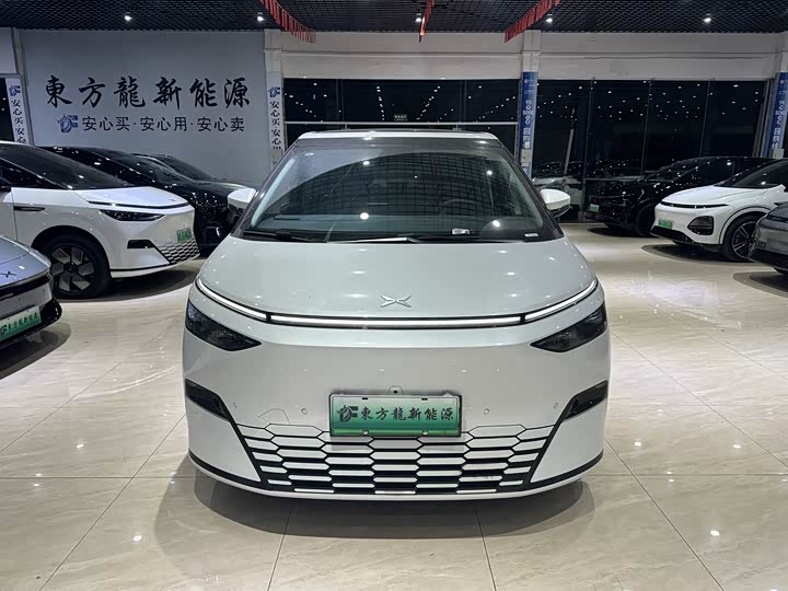 Фото 1 - XPeng X9