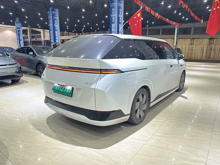 Фото 9 - XPeng X9