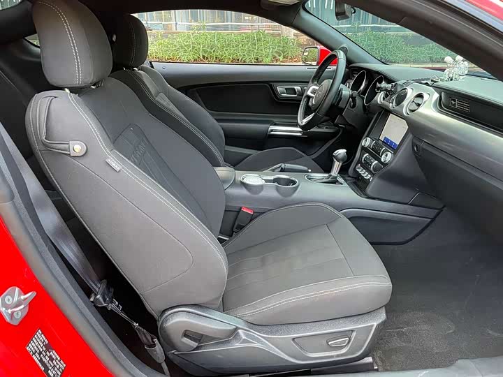 Фото 7 - Ford Mustang