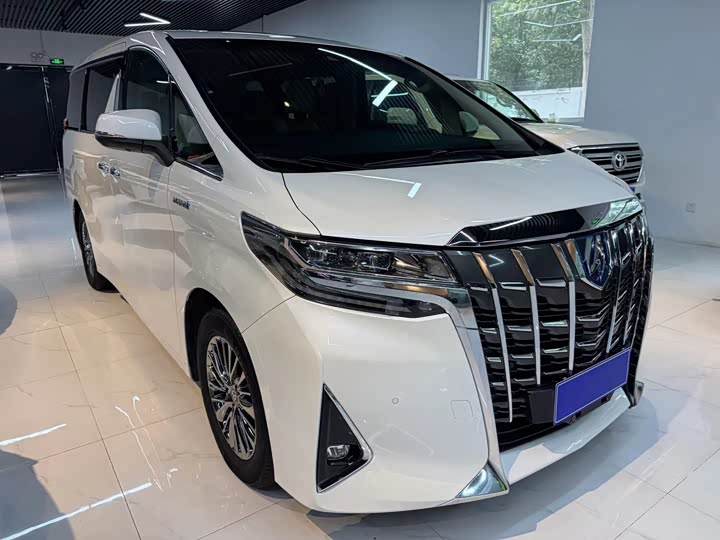 Фото 2 - Toyota Alphard