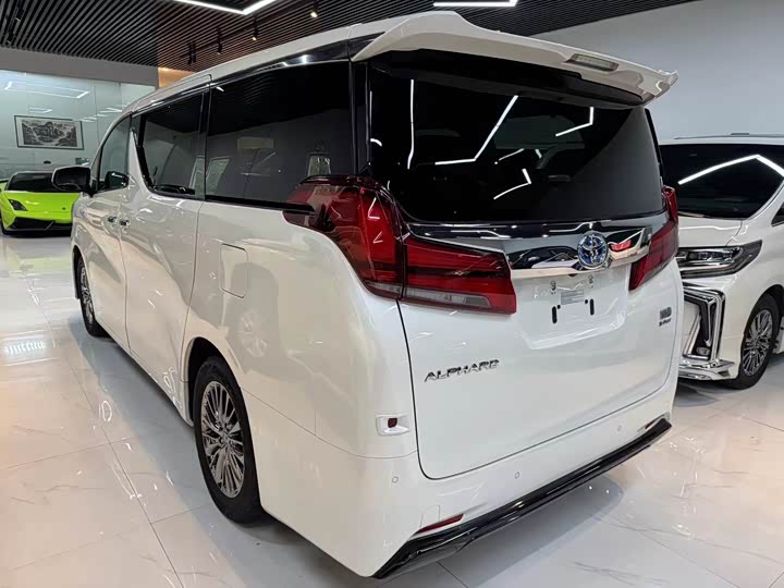 Фото 3 - Toyota Alphard