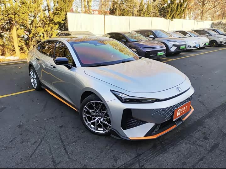 Фото 2 - Changan UNI-V