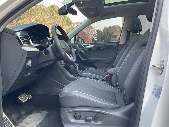 Фото 5 - Volkswagen Tiguan L Pro