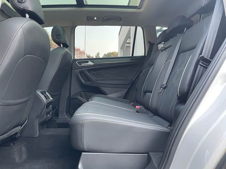 Фото 6 - Volkswagen Tiguan L Pro