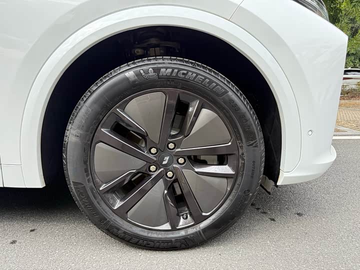 Фото 9 - LiXiang L7