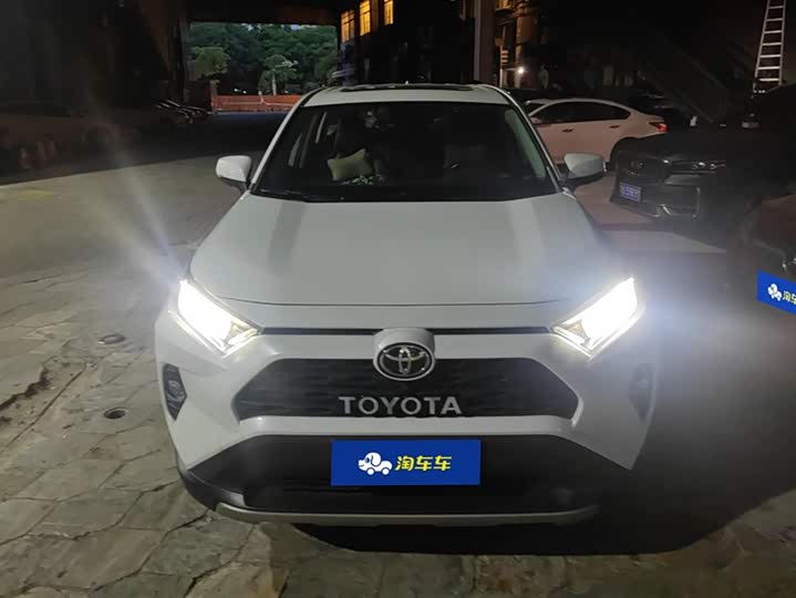 Фото 2 - Toyota RAV4