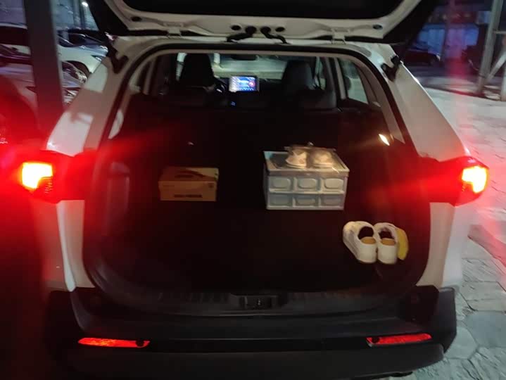 Фото 4 - Toyota RAV4