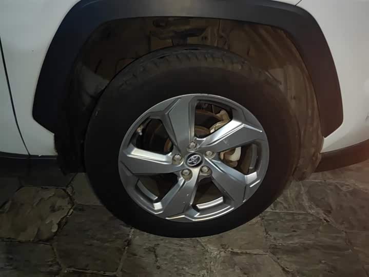 Фото 6 - Toyota RAV4