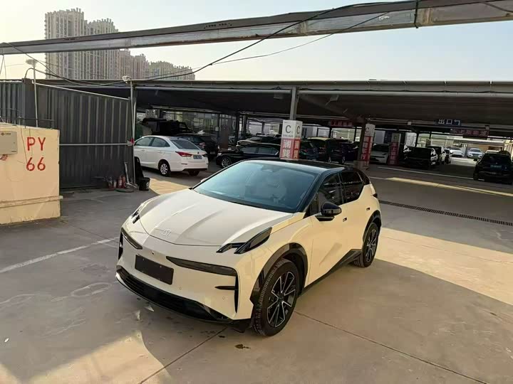 Фото 2 - Zeekr X