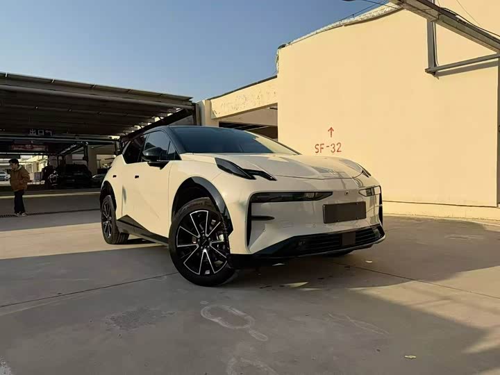 Фото 3 - Zeekr X