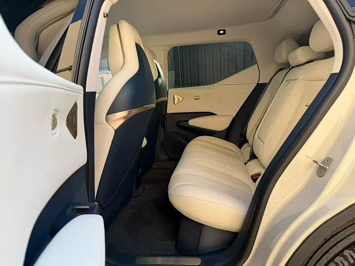 Фото 5 - Zeekr X