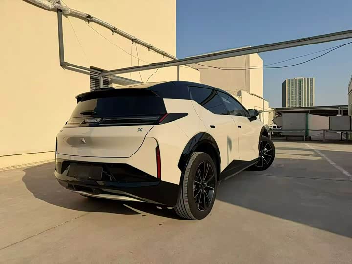 Фото 9 - Zeekr X